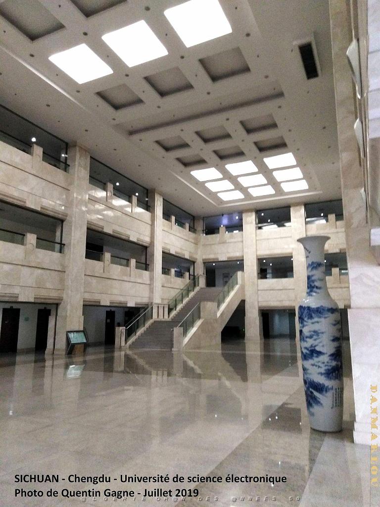 Chengdu- Universite Science electronique 059.jpg